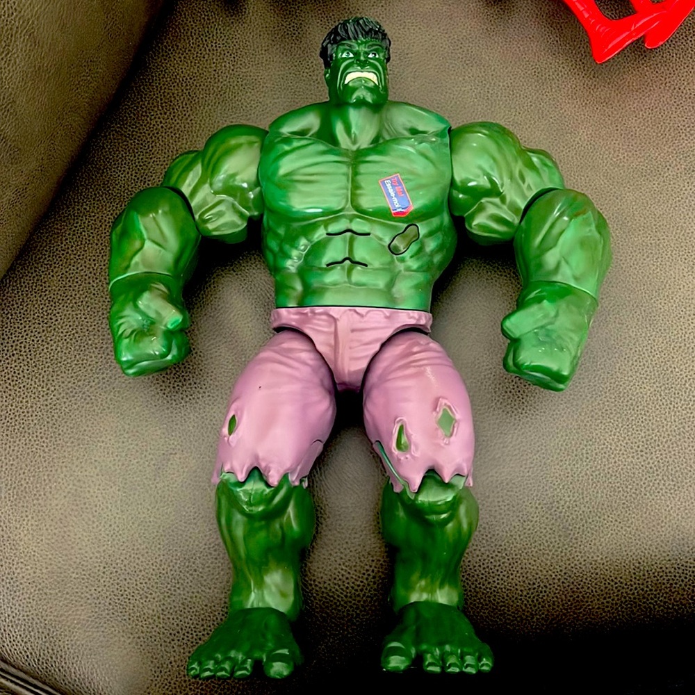 Large Hulk 13” the sound doesn’t work